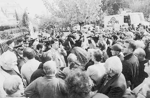 Το μήνυμα και από τη χτεσινή κινητοποίηση ήταν ένα: «Ο αγώνας θα συνεχιστεί, μέχρι να δοθούν στο δήμο αυτά που οφείλει η κυβέρνηση»