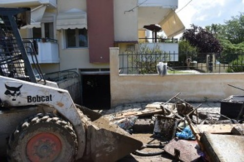 Οι λαϊκές οικογένειες μετρούν ακόμα τις πληγές τους