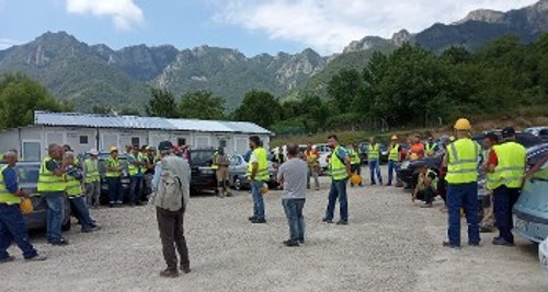 Από τη στάση εργασίας και τη συγκέντρωση στο εργοτάξιο στο Δημάριο Ξάνθης