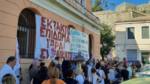 Από τη διαμαρτυρία στον ΟΑΕΔ στην Κέρκυρα