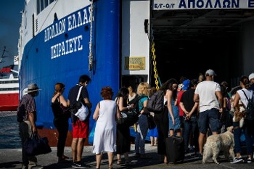 «Σημαντική αύξηση» στο «πάστωμα» των επιβατών και στα καράβια προαναγγέλλει η κυβέρνηση