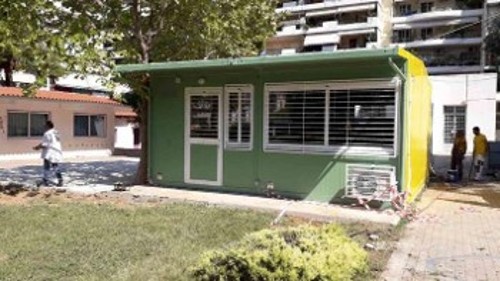 Τα κοντέινερ που τοποθετήθηκαν για τους μαθητές