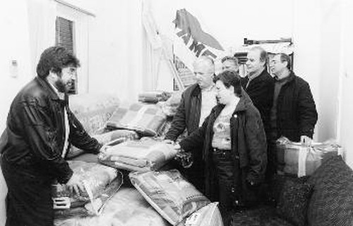 Από την παράδοση κουβερτών για την Παλαιστίνη που έκαναν οι λογιστές