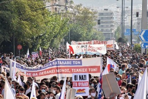 Από τη μεγάλη λαϊκή κινητοποίηση τον Οκτώβρη του 2020 έξω από το Εφετείο, τη μέρα της καταδίκης της ναζιστικής οργάνωσης