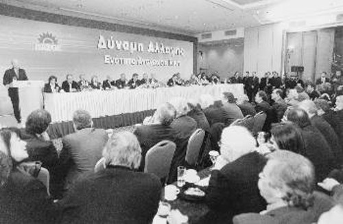 Δε βρέθηκε ούτε ένας εκ των συνήθων «διαφωνούντων» μελών της ΚΕ και της ΚΟ του ΠΑΣΟΚ να ψελλίσει έστω και μια διαφορετική λέξη στα όσα ακούστηκαν από τον Κ. Σημίτη!