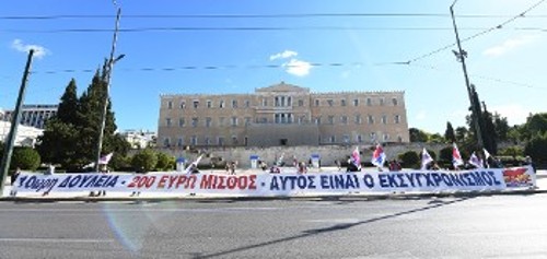 Από την παρέμβαση αντιπροσωπειών συνδικάτων το Σάββατο στο Σύνταγμα, ενάντια στο νέο αντεργατικό έκτρωμα