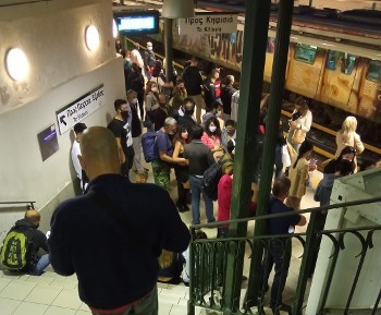Κανένα μέτρο δεν έχει πάρει η κυβέρνηση για να μην επαναληφθούν και μετά το 2ο lockdown οι καθημερινές εικόνες συνωστισμού στα ΜΜΜ