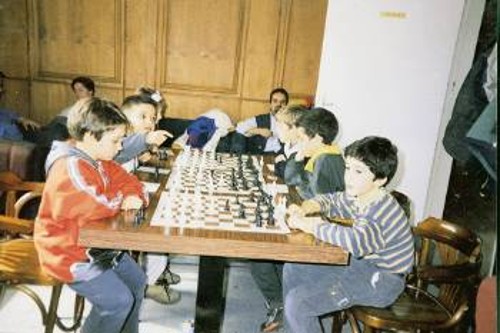 Ο νικητής των πρόσφατων Νεανικών Αττικής (μέχρι 10 ετών), Δημήτρης Κοσμάς - Λέκκας (αριστερά). Από σχολικό πρωτάθλημα όταν ο Δημήτρης ήταν στην Α' τάξη του 23ου Δημοτικού Σχολείου Αθήνας!