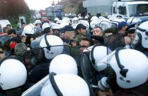 Στιγμιότυπο από την κινητοποίηση των αγροτών το 2004