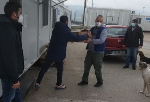 Από την παράδοση φαρμάκων στον καταυλισμό μεταναστών στο Βαγιοχώρι