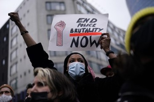 Από διαδήλωση ενάντια στη δολοφονία 23χρονου από αστυνομικούς