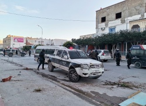 Στρατός και αστυνομία στους δρόμους πόλεων της Τυνησίας ενάντια στις λαϊκές διαμαρτυρίες