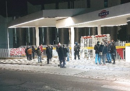 Οι εργαζόμενοι της «ΦΑΓΕ», με τη στήριξη της Ομοσπονδίας και του κλαδικού Συνδικάτου, έδωσαν απεργιακή απάντηση στην απόλυση