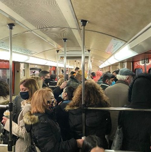 Σε βαγόνι του ηλεκτρικού χτες το πρωί...