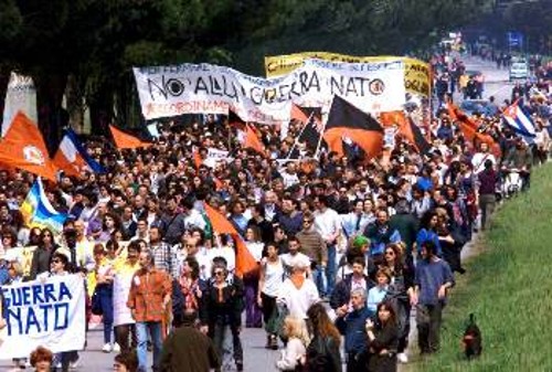 Aπό τις περσινές κινητοποιήσεις ενάντια στον πόλεμο στη Γιουγκοσλαβία