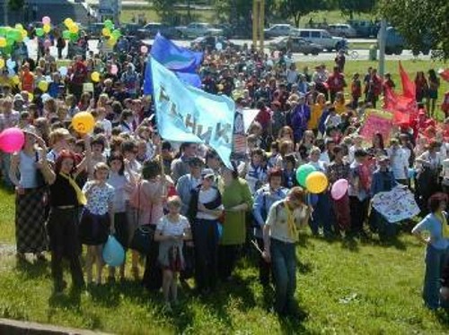 Διαδήλωση παιδιών στην πόλη Περμ κατά των ναρκωτικών