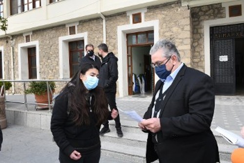 Ψήφισμα με τα αιτήματά τους παρέδωσε στον Δ. Κουτσούμπα αντιπροσωπεία της Επιτροπής Αγώνα Φοιτητών Ορεστιάδας