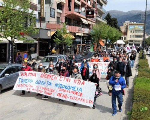 Μαζική συγκέντρωση των συμβασιούχων υγειονομικών στα Γιάννενα