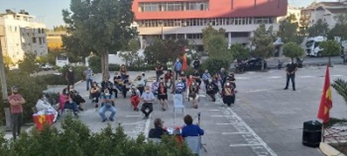 Σύσκεψη στη Δραπετσώνα με την Διαμάντω Μανωλάκου, μέλος της ΚΕ και βουλευτή του ΚΚΕ