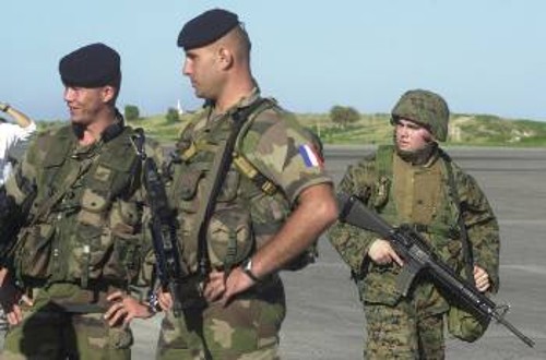 Οι Γάλλοι «αποβαίνουν» και ο Αμερικανός λοχαγός τους δίνει διαταγές...