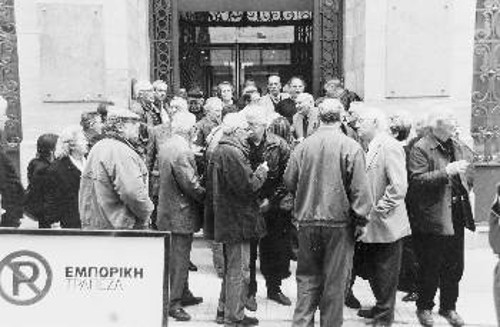 Οι συνταξιούχοι την ώρα της παράστασης