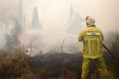 Από την προχτεσινή πυρκαγιά στο Σέιχ Σου