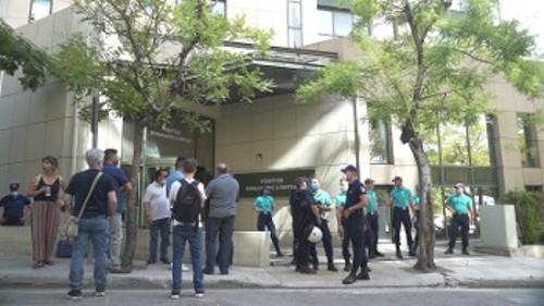Από τη χτεσινή παράσταση διαμαρτυρίας
