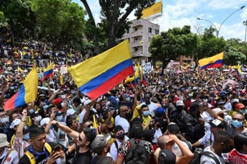 Χιλιάδες Κολομβιανοί βγήκαν ξανά στους δρόμους ενάντια στην αντιλαϊκή πολιτική της κυβέρνησης