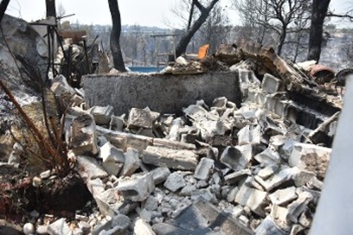 Κατεστραμμένο σπίτι στις Αδάμες