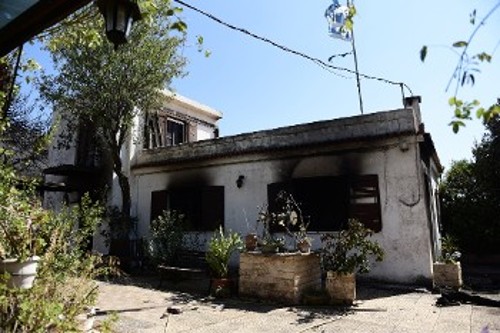 Καμένο σπίτι στην περιοχή της Κερατέας