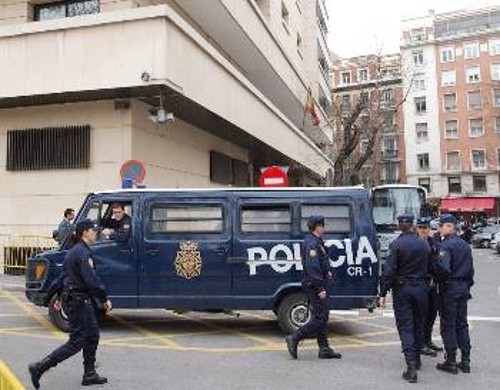 Φρουρά έξω από Εθνικό Δικαστήριο στη Μαδρίτη