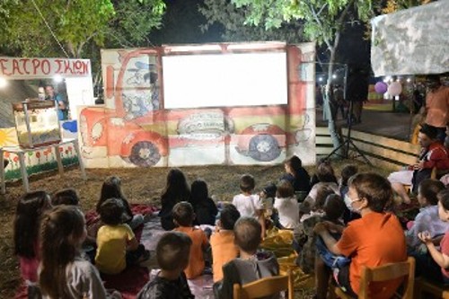 Στον παιδότοπο του Φεστιβάλ στη Λάρισα: «Ο Καραγκιόζης πρόσφυγας. Το Κολλητήρι ρατσιστής;»