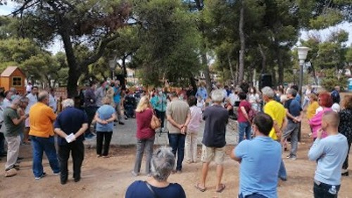 Από τη συνέλευση κατοίκων στη Βαρυμπόμπη