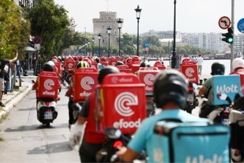 Στη Θεσσαλονίκη την περασμένη Τετάρτη, η παραλιακή λεωφόρος γέμισε από απεργούς διανομείς