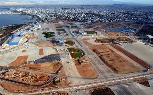 Σε συμφωνία με την κυβέρνηση, η διοίκηση του Δήμου Ελληνικού προωθεί το ξεπούλημα των Ολυμπιακών εγκαταστάσεων στους ιδιώτες (φωτ. από τα έργα στο Ελληνικό)