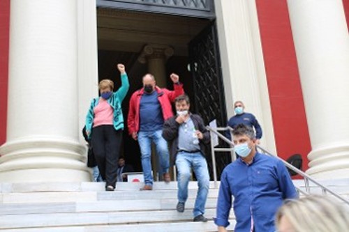 Η εκλεγμένη διοίκηση του Εργατικού Κέντρου Πάτρας βγαίνει από τη δικαστική αίθουσα