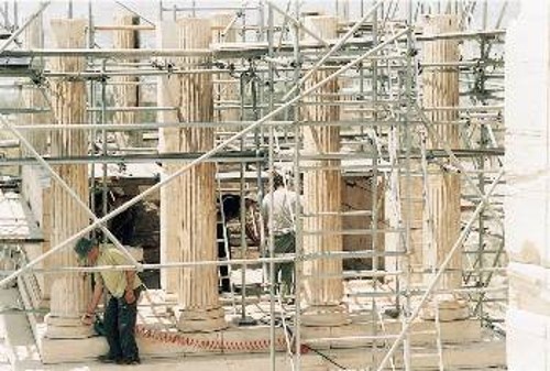 Από παλαιότερες εργασίες στο Ναό της Νίκης στην Ακρόπολη