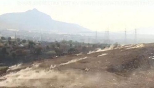 Η παράνομη χωματερή όπου εκλύονται τοξικά νέφη μετά από φωτιά το καλοκαίρι του 2021, οπότε τα σκουπίδια καλύφθηκαν με χώμα