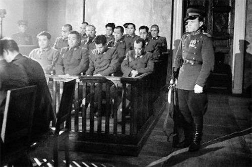 Το 1949 στο Χαμπάροφσκ (ΕΣΣΔ), δικάστηκαν 12 Γιαπωνέζοι εγκληματίες πολέμου. Ωστόσο, παρά το σοβιετικό αίτημα προς τις ΗΠΑ, δεν εκδόθηκε ο βασικός «εγκέφαλος» των βιολογικών πειραμάτων σε αιχμαλώτους, ο αντιστράτηγος και μικροβιολόγος Σίρο Ισιι. Ο συγκεκριμένος εγκληματίας φρόντισε να παραδοθεί στα αμερικανικά στρατεύματα. Οι αρχές των ΗΠΑ τού έδωσαν το 1946 ασυλία με αντάλλαγμα την παράδοση των δεδομένων από τα γιαπωνέζικα πειράματα βιολογικών όπλων σε αιχμαλώτους