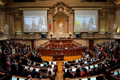 Από την πρόσφατη συνεδρίαση του πορτογαλικού κοινοβουλίου στην οποία καταψηφίστηκε ο κρατικός προϋπολογισμός
