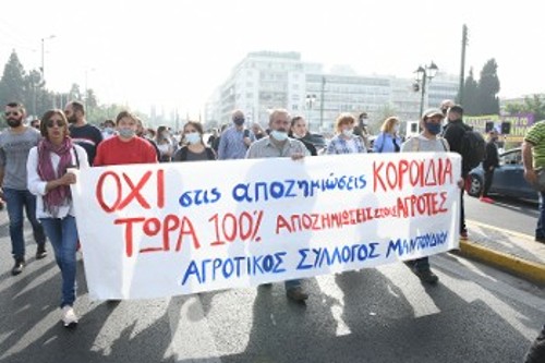 Από τη συμμετοχή στο πανελλαδικό συλλαλητήριο πληγέντων από φυσικές καταστροφές στην Αθήνα τον Νοέμβρη