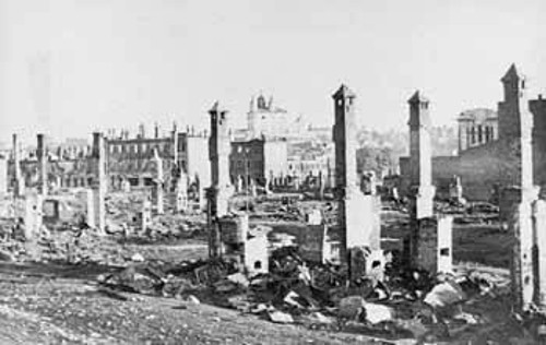 Μια απ' τις σοβιετικές πόλεις που βομβαρδίστηκαν στις 22 Ιούνη 1941 ήταν το Σμολένσκ. Οι ναζί κατέστρεψαν το 93% των σπιτιών του