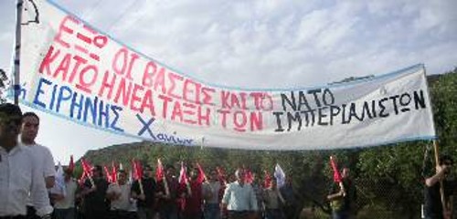 Από παλαιότερη πορεία διαμαρτυρίας του χανιώτικου λαού στη ΝΑΤΟική βάση της Σούδας
