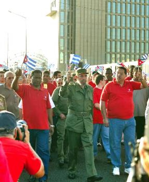 Στην πρώτη γραμμή ο ηγέτης της Κούβας, Φ. Κάστρο