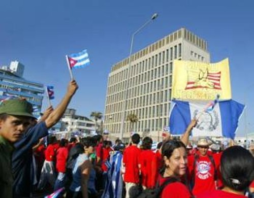 Ο λαός της Κούβας διαδηλώνει και έχει αποδείξει πολλές φορές ότι δε διαπραγματεύεται την ανεξαρτησία του