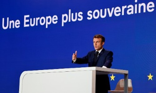Από ομιλία του Μακρόν ενόψει της ανάληψης της γαλλικής προεδρίας της ΕΕ, υπό το σύνθημα «μιας πιο κυρίαρχης Ευρώπης»