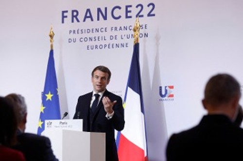 Το Παρίσι επιχειρεί να αξιοποιήσει και την 6μηνη προεδρία της ΕΕ για την αποφασιστικότερη προώθηση των προτεραιοτήτων που ιεραρχεί το γαλλικό κεφάλαιο