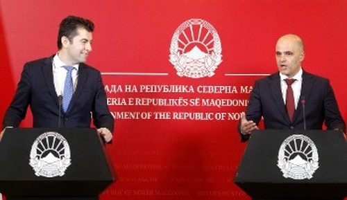 Από τη χτεσινή συνάντηση των πρωθυπουργών της Βουλγαρίας (αριστερά στη φωτ.) και της Βόρειας Μακεδονίας