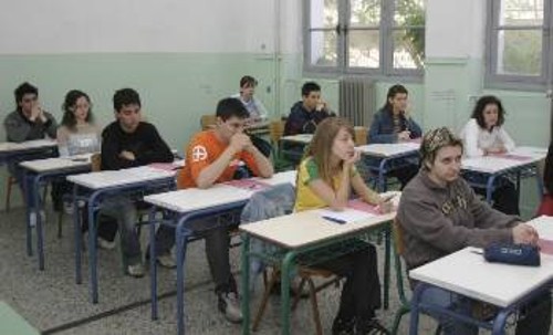 Στα θρανία του εξεταστικού μαραθωνίου και πάλι οι μαθητές. Τους ευχόμαστε καλή δύναμη και επιτυχίες