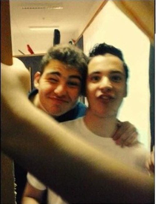 Αγκαλιά με χρυσαυγίτες, κατά δήλωσή του